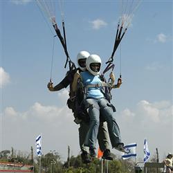 מצנח רחיפה בשמיים - 2  מצנח רחיפה בשמיים - 2